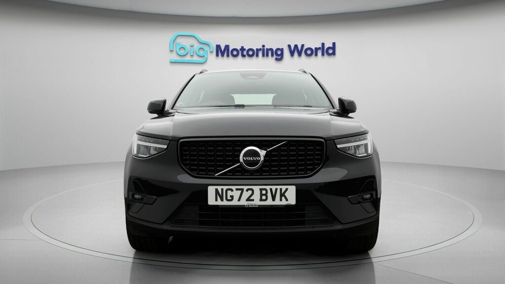 Volvo XC40 Plus Black #2