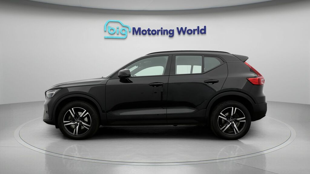 Volvo XC40 Plus Black #4