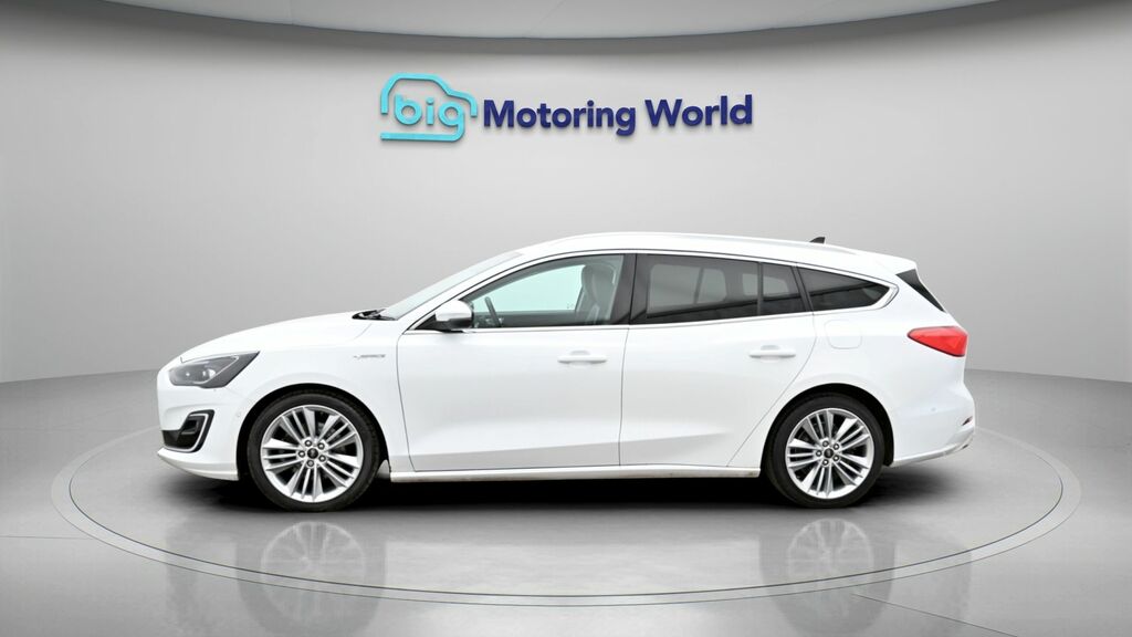 Ford Focus Vignale Edition YA70HZH White #4