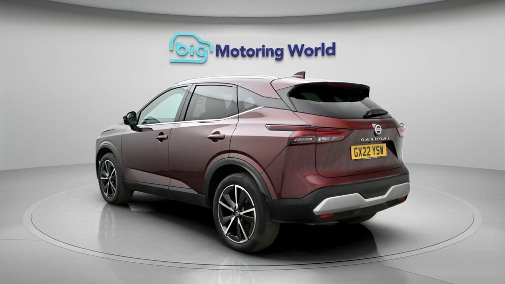 Nissan Qashqai Tekna Red #5