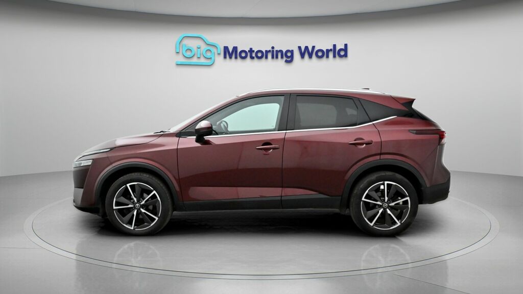 Nissan Qashqai Tekna Red #4