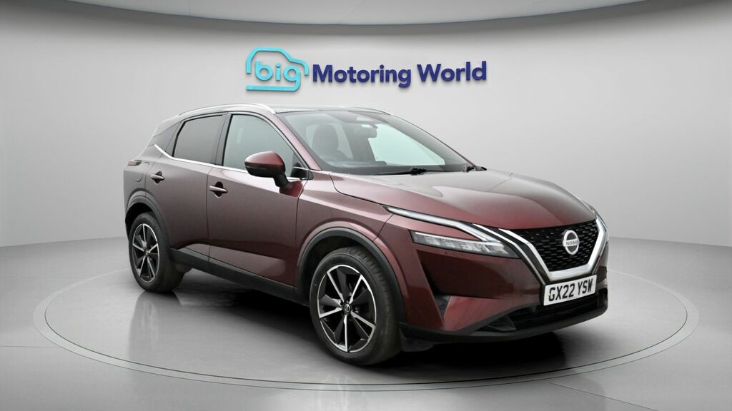 Nissan Qashqai Tekna Red