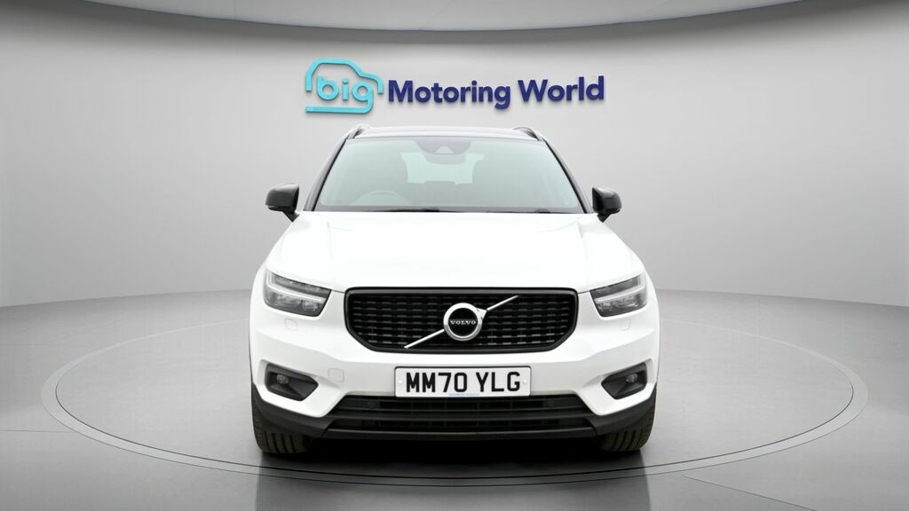 Volvo XC40 R-design Pro MM70YLG White #2