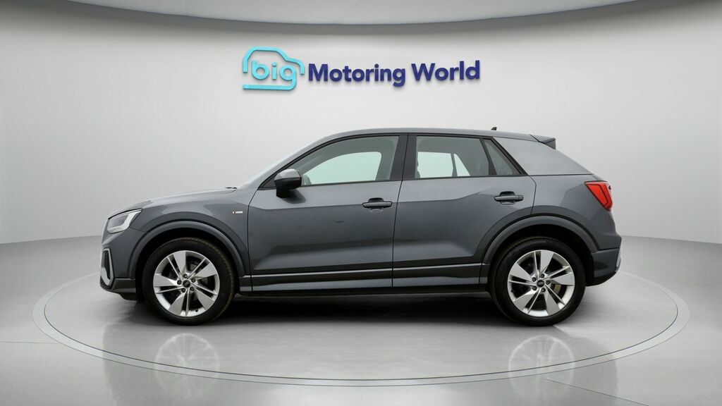 Audi Q2 S Line LP72EUL Grey #4