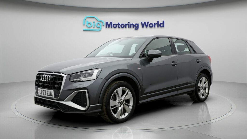 Audi Q2 S Line LP72EUL Grey #3