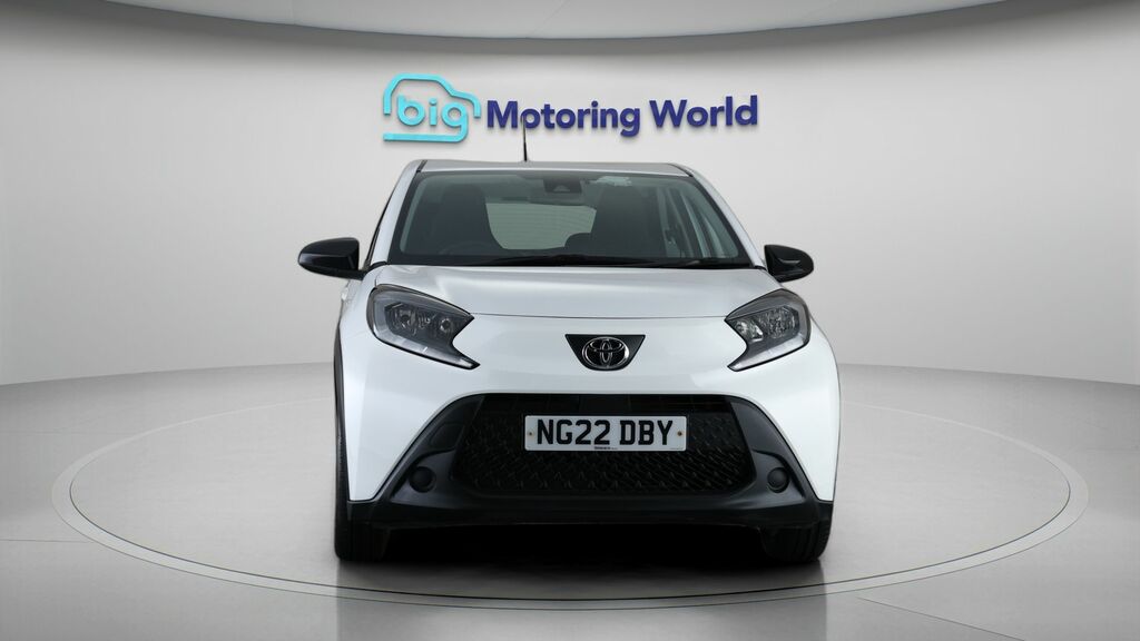 Toyota Aygo X Pure NG22DBY White #2