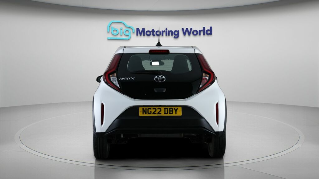 Toyota Aygo X Pure NG22DBY White #6