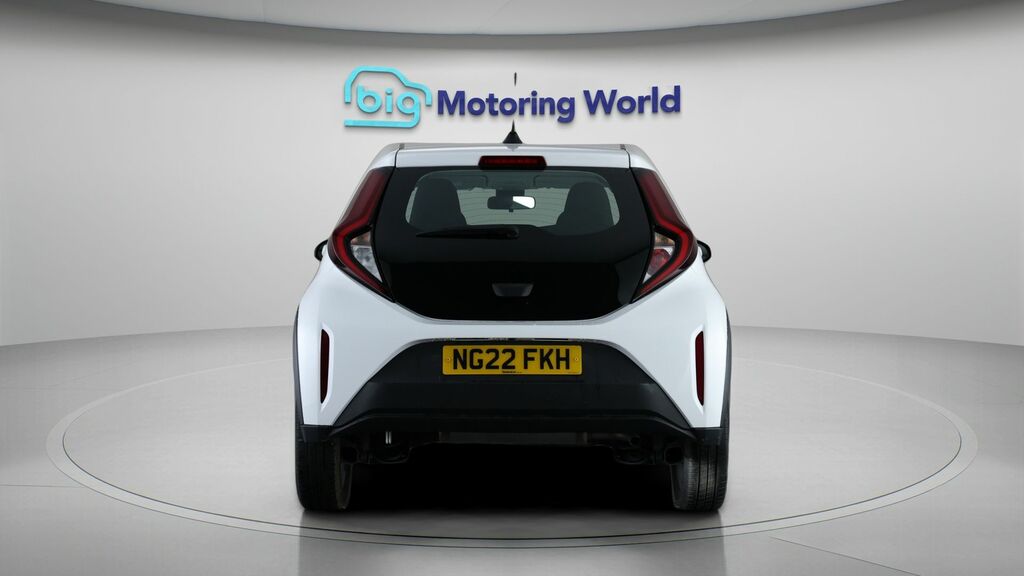 Toyota Aygo X Pure White #6