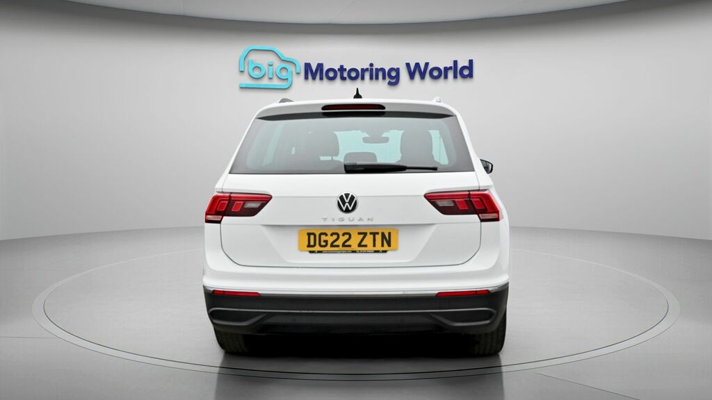 Volkswagen Tiguan Active White #6