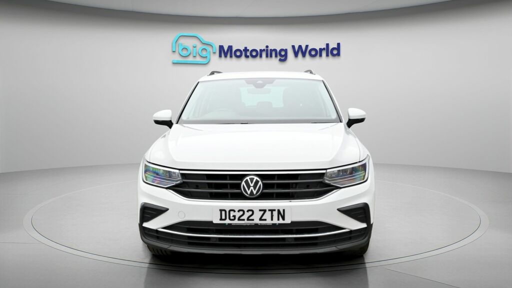 Volkswagen Tiguan Active White #2