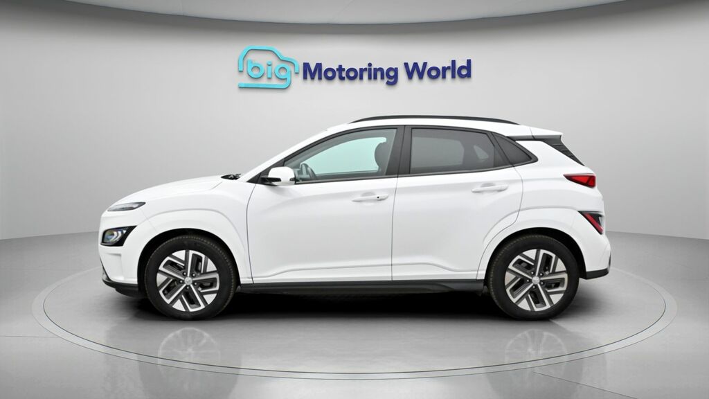 Hyundai Kona Premium DS72YNX White #4