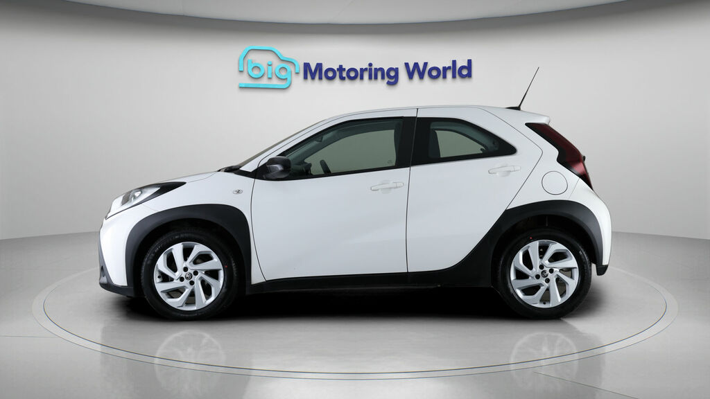 Toyota Aygo X Pure NL72UAP White #4