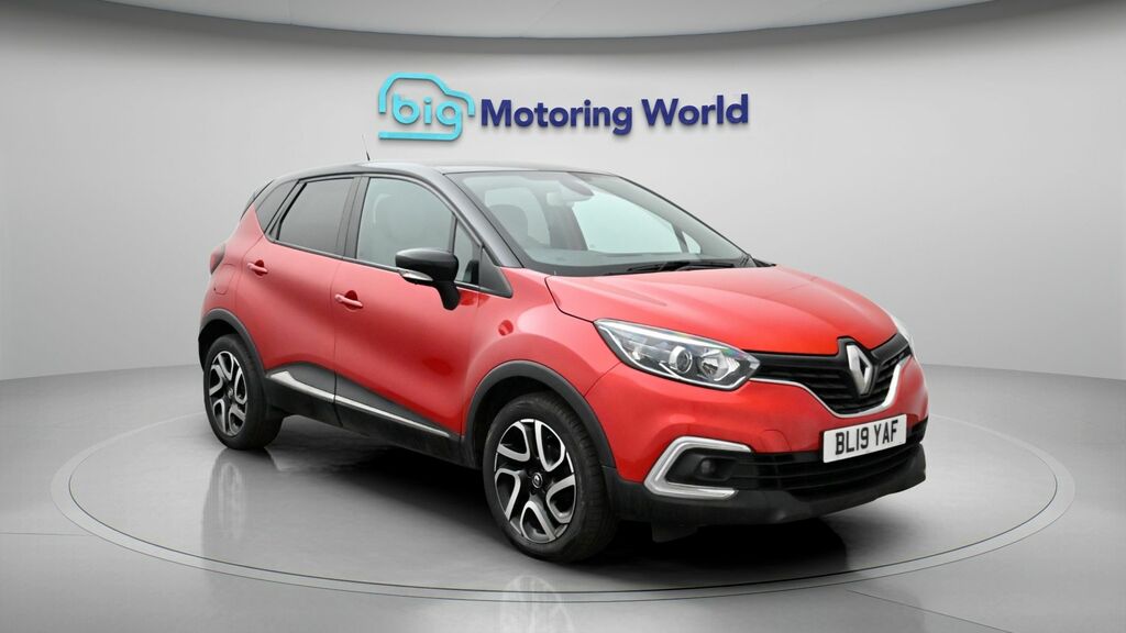 Renault Captur Iconic Red
