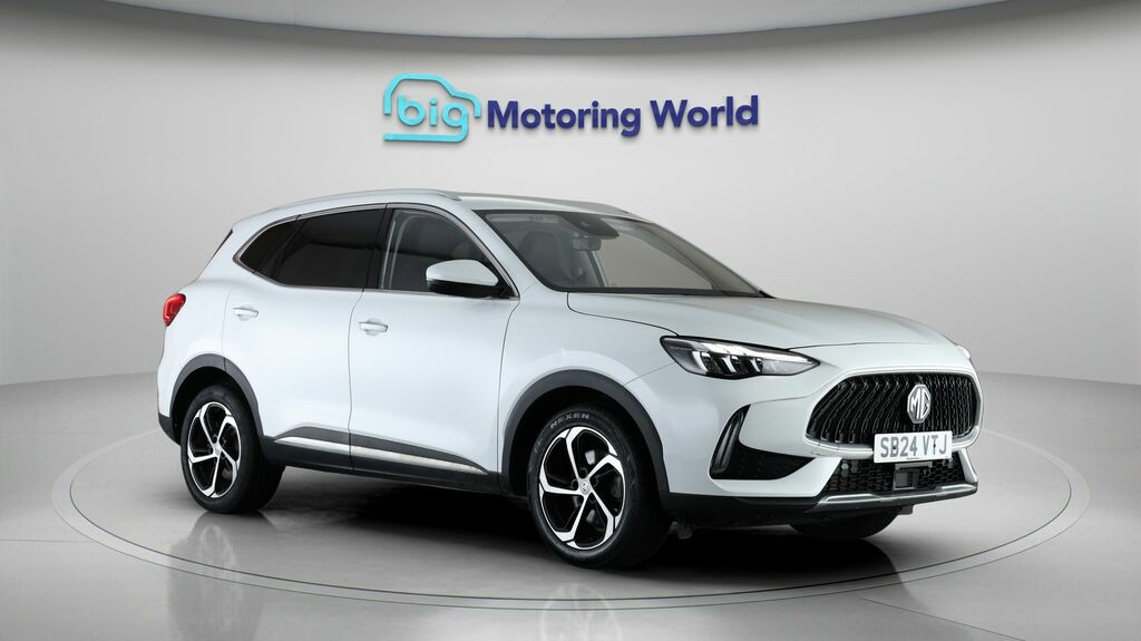 MG HS Trophy White