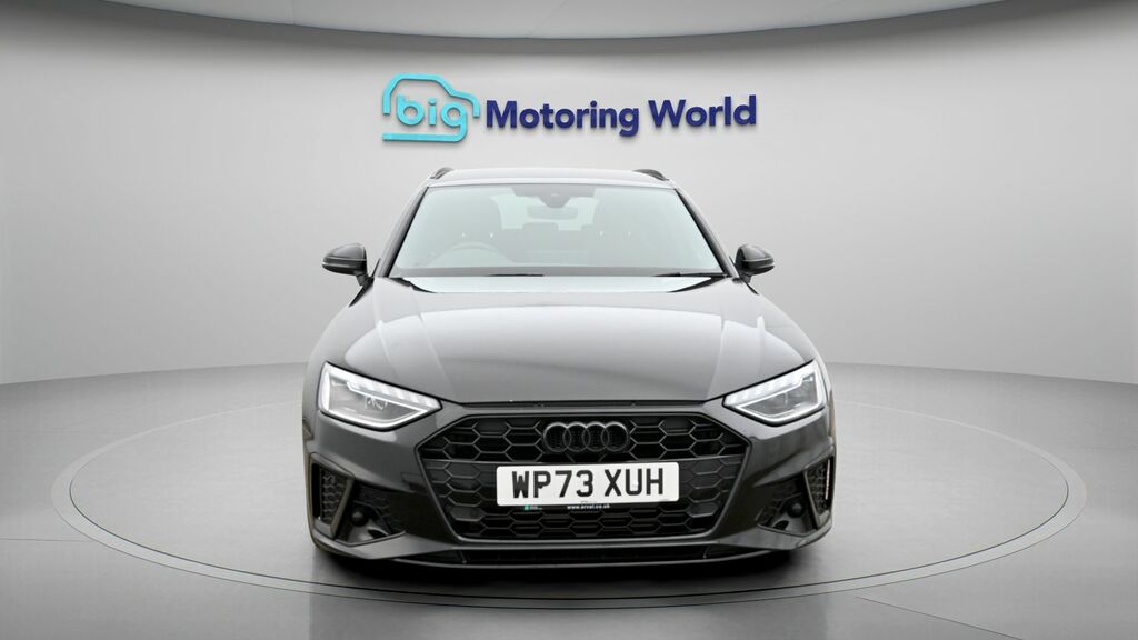 Audi A4 Avant Black Edition Black #2