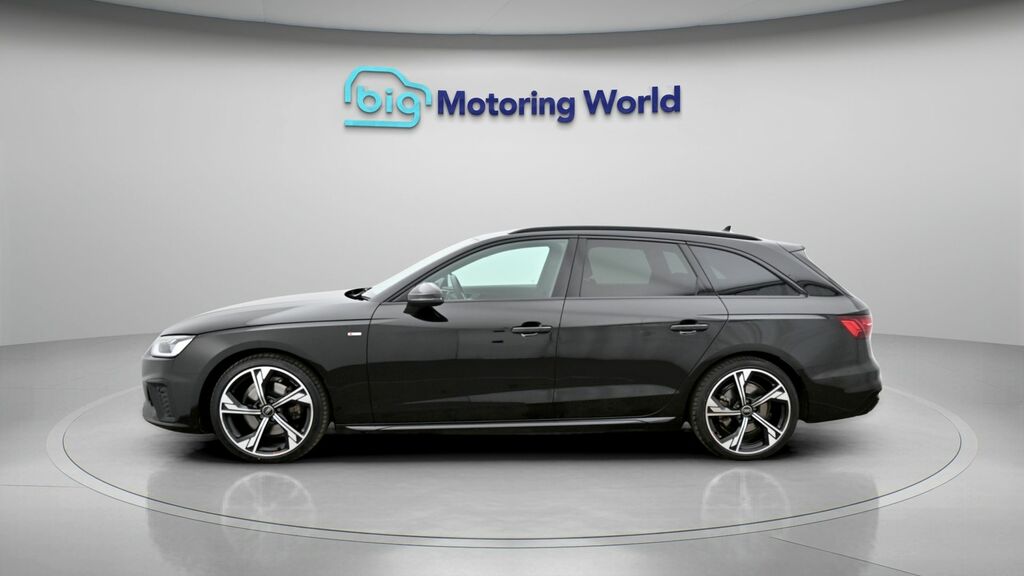 Audi A4 Avant Black Edition Black #4