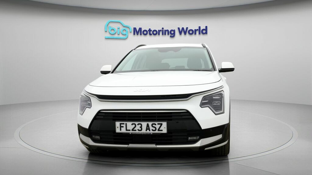 Kia Niro 3 FL23ASZ White #2