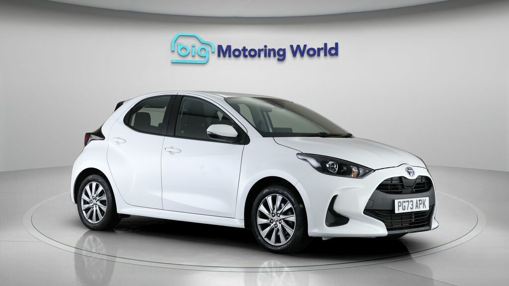 Toyota Yaris Icon White