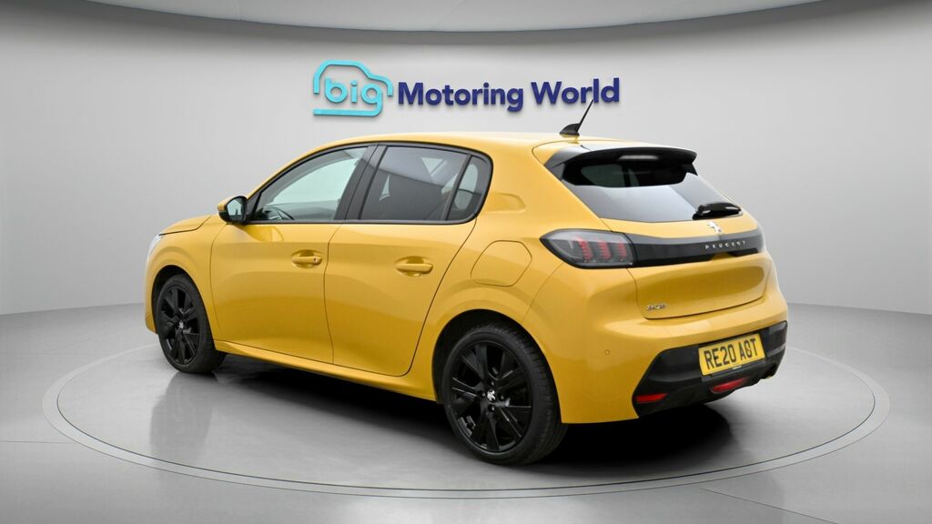 Peugeot 208 Allure Yellow #5