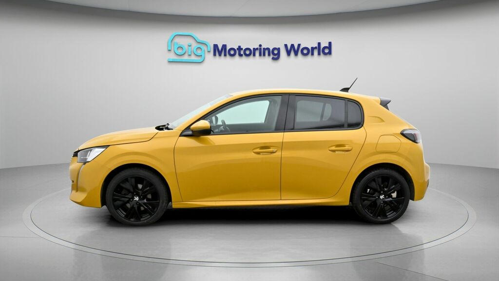 Peugeot 208 Allure Yellow #4