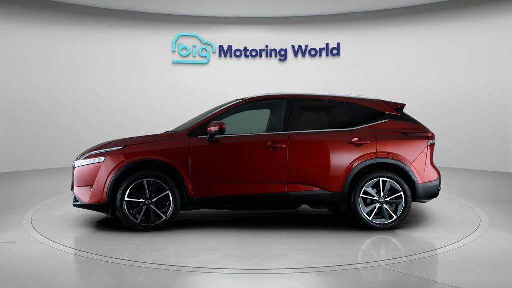 Nissan Qashqai Tekna Red #4