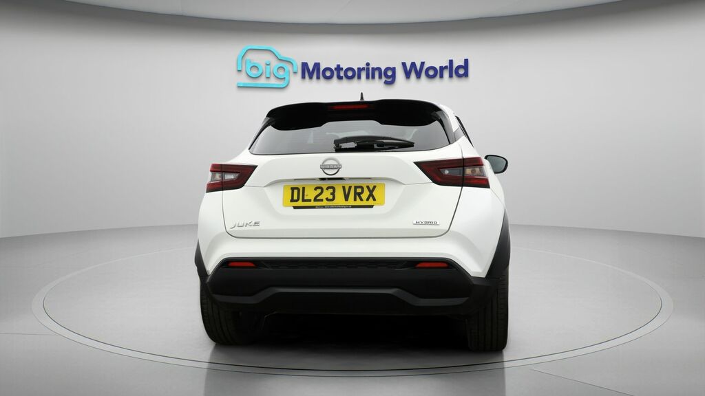 Nissan Juke Tekna White #6