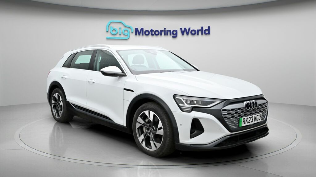 Audi Q8 e tron Sport White