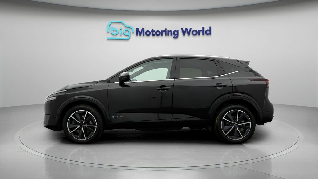 Nissan Qashqai Tekna Black #4