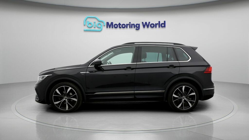 Volkswagen Tiguan R-line VN72YNR Black #4