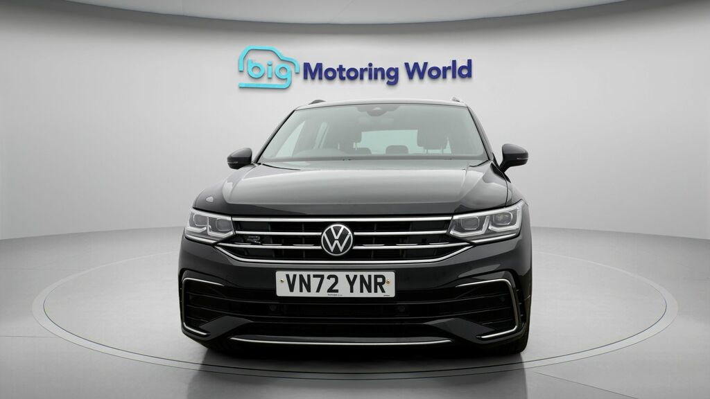 Volkswagen Tiguan R-line VN72YNR Black #2