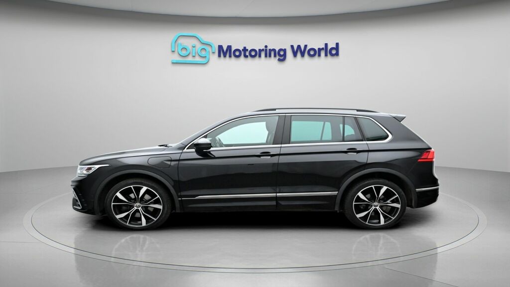 Volkswagen Tiguan R-line BT72GUF Black #4