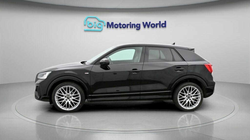 Audi Q2 Black Edition EY22YDJ Black #4