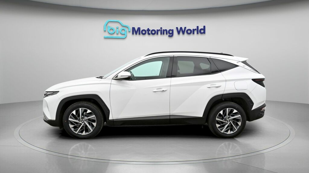Hyundai Tucson Premium White #4
