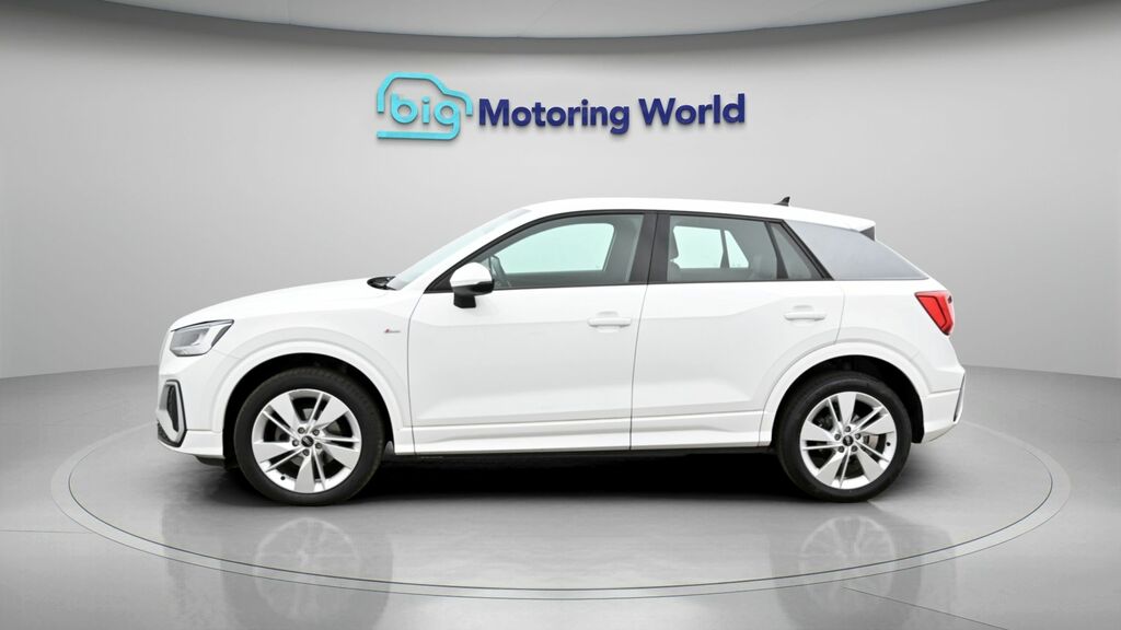 Audi Q2 S Line HJ22KVE White #4
