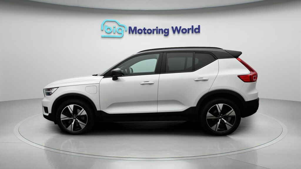 Volvo XC40 R-design YP22VTJ White #4