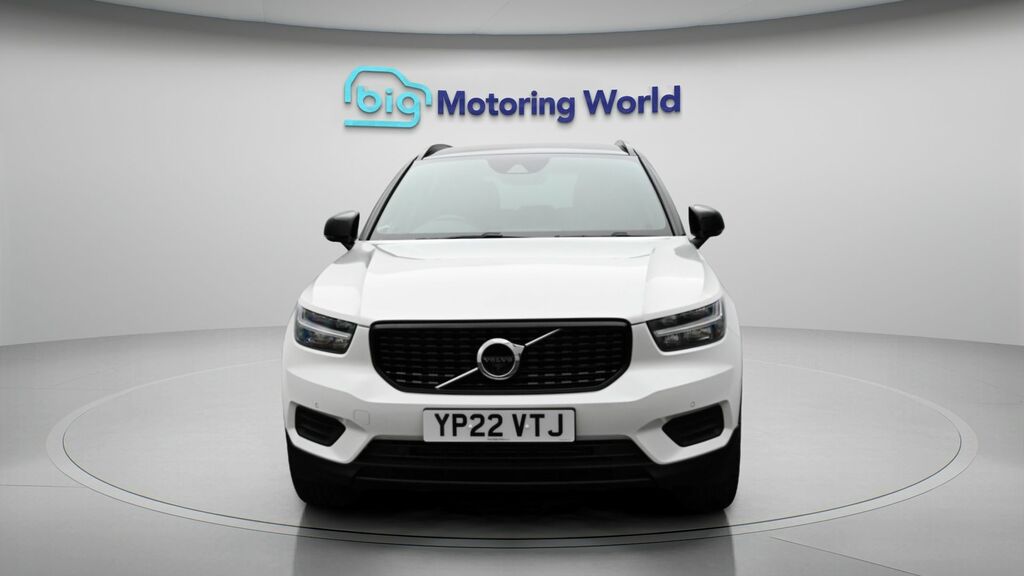 Volvo XC40 R-design YP22VTJ White #2