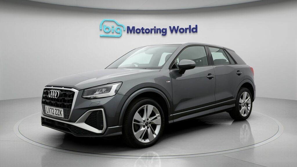 Audi Q2 S Line LV72ZZK Grey #3