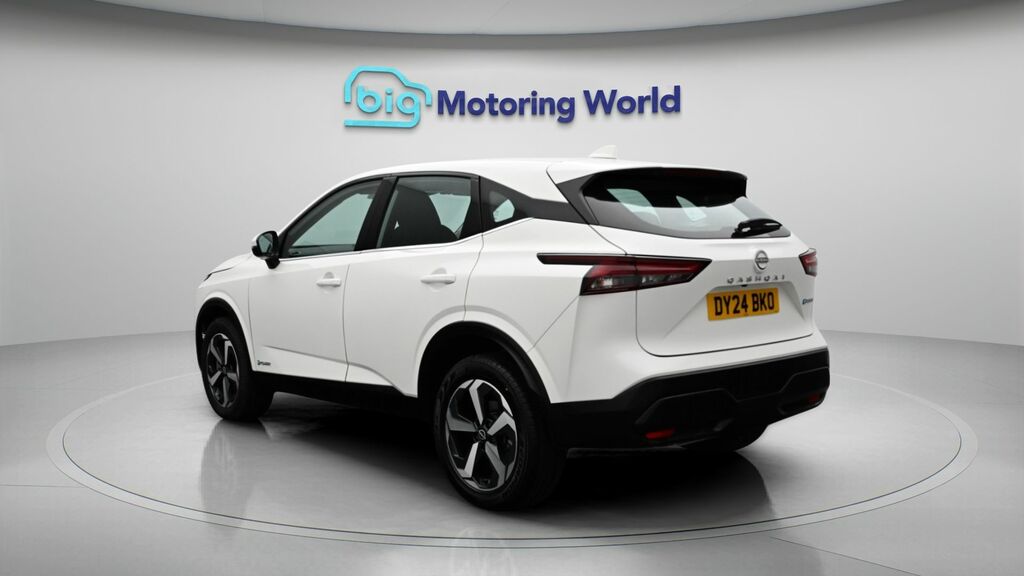 Nissan Qashqai Acenta Premium DY24BKO White #5