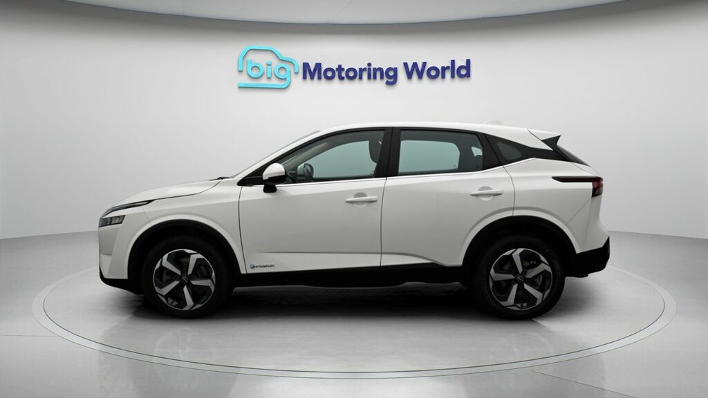Nissan Qashqai Acenta Premium DY24BKO White #4