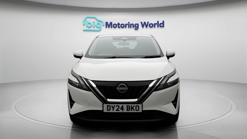 Nissan Qashqai Acenta Premium DY24BKO White #2