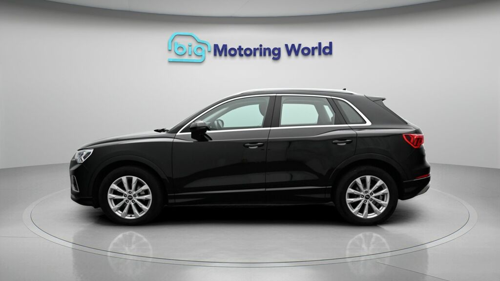 Audi Q3 Sport Black #4
