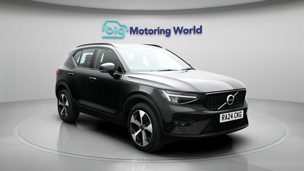 Volvo XC40 Plus Dark Black