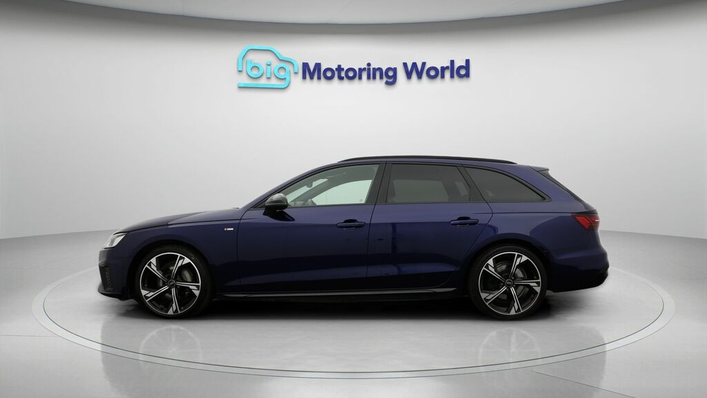 Audi A4 Avant Black Edition YP73XTN Blue #4