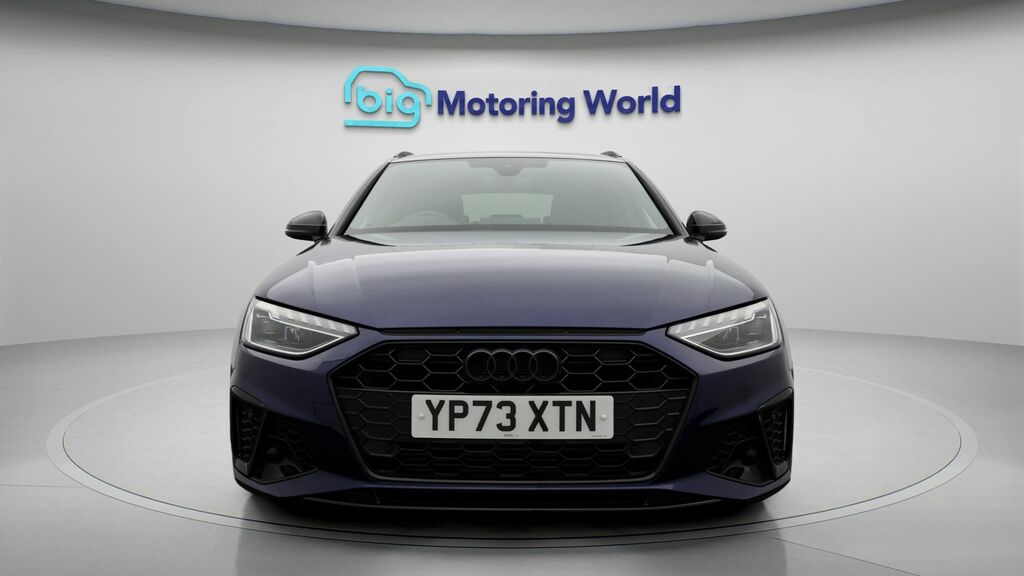 Audi A4 Avant Black Edition YP73XTN Blue #2