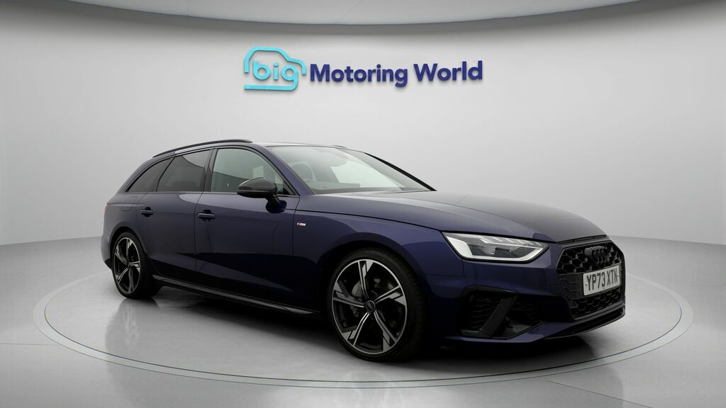 Audi A4 Avant Black Edition Blue