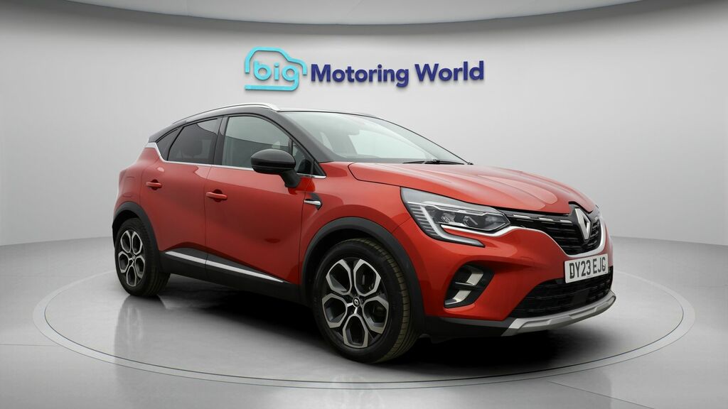 Renault Captur Techno Red