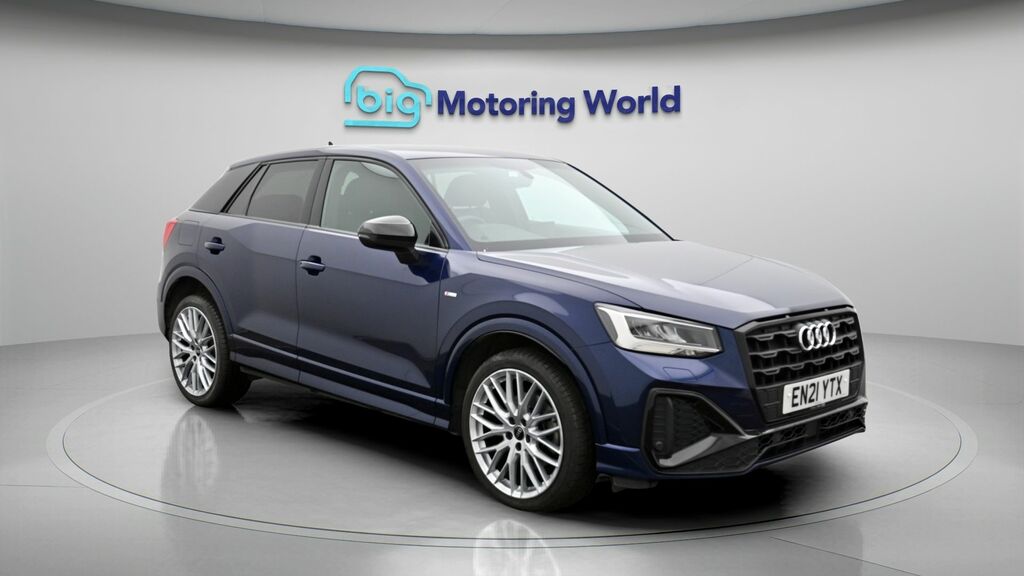 Audi Q2 Black Edition Blue