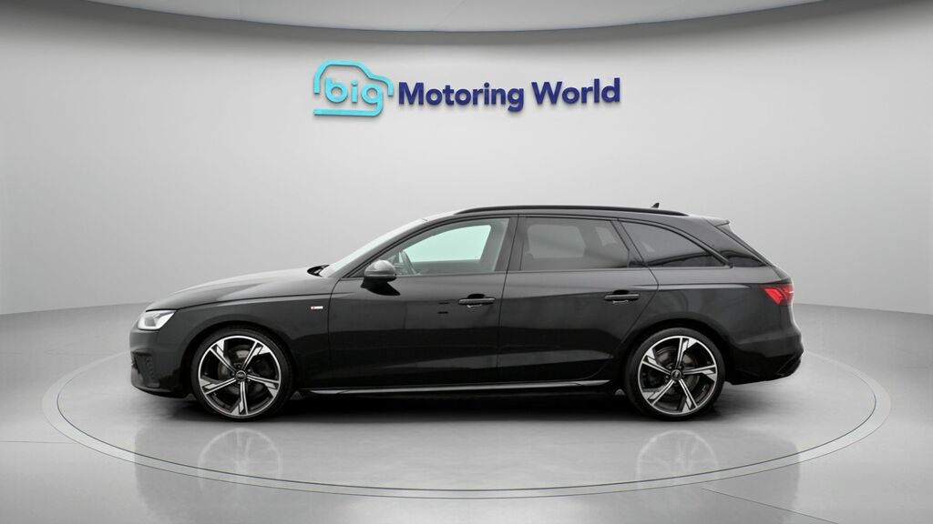 Audi A4 Avant Black Edition Black #4