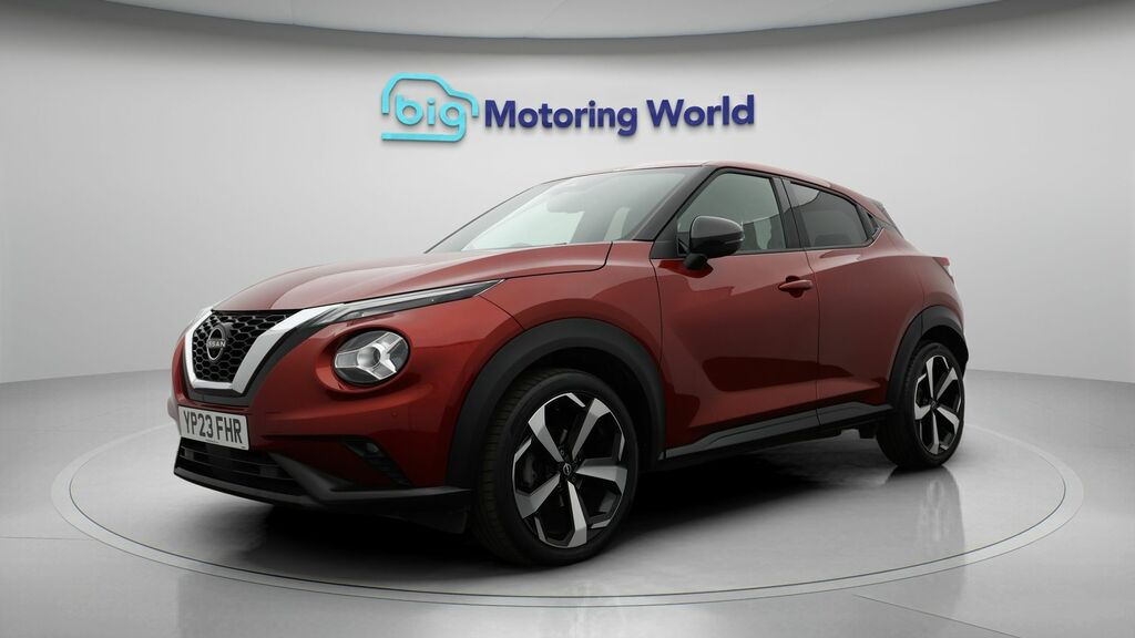 Nissan Juke Tekna Red #3