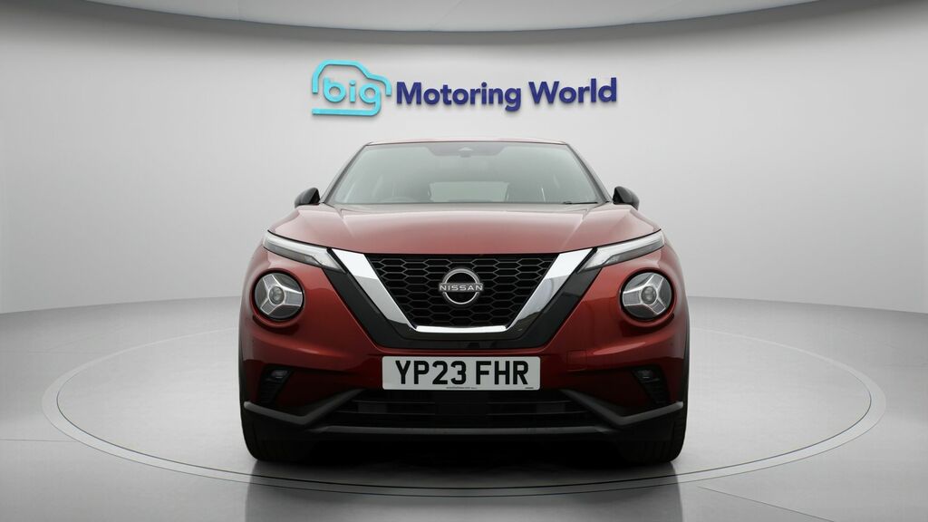 Nissan Juke Tekna Red #2